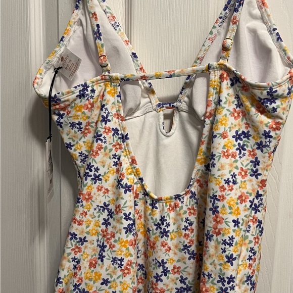 New women’s size Medium 8/10 one piece bathing suit by shade and shore - Picture 2 of 3